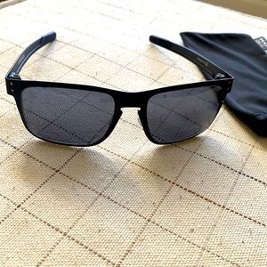 Black metal frame, grey lenses